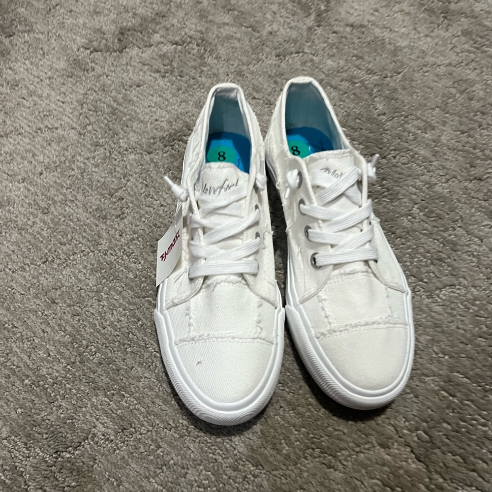 Blowfish slip on